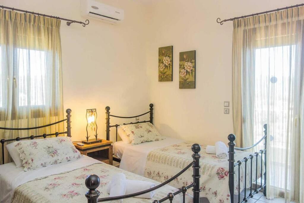 Villa Ouranos in Pefkias Skopelos Exterior foto
