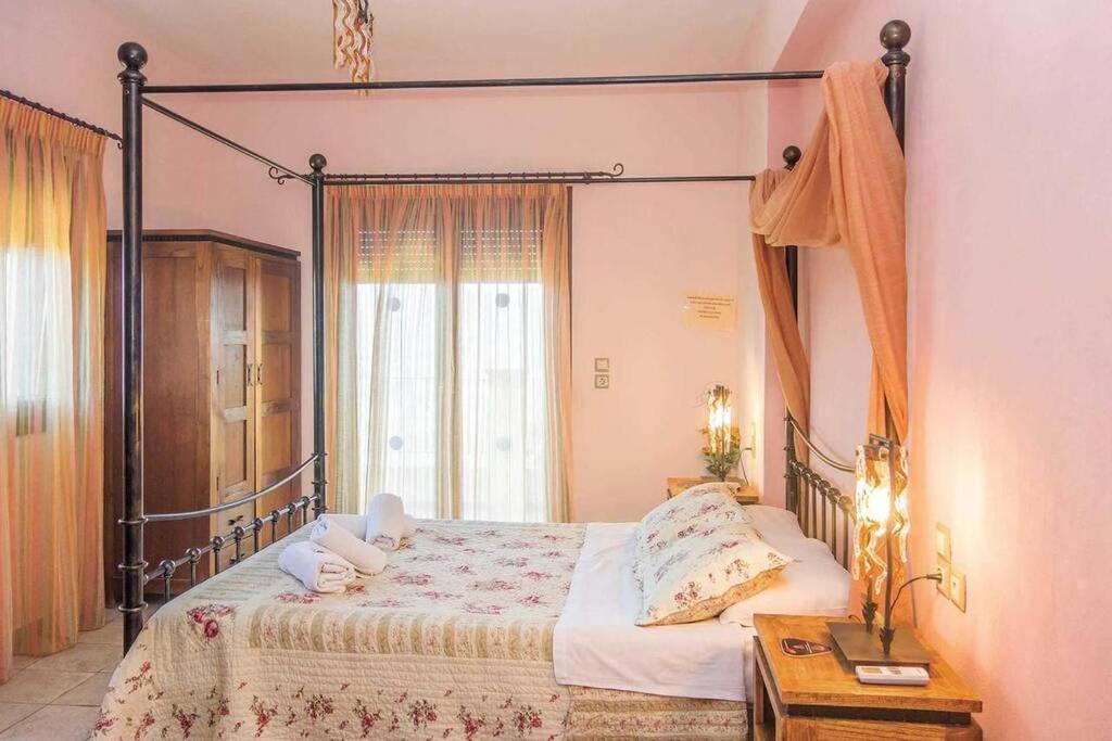 Villa Ouranos in Pefkias Skopelos Exterior foto