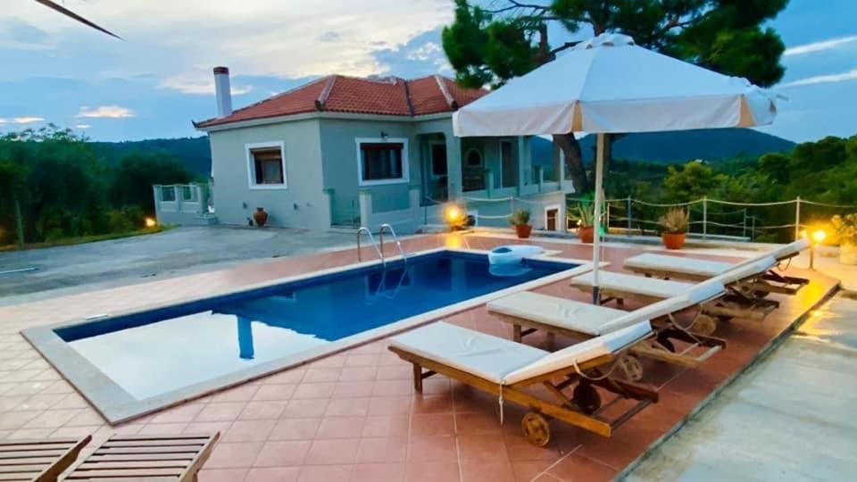 Villa Ouranos in Pefkias Skopelos Exterior foto